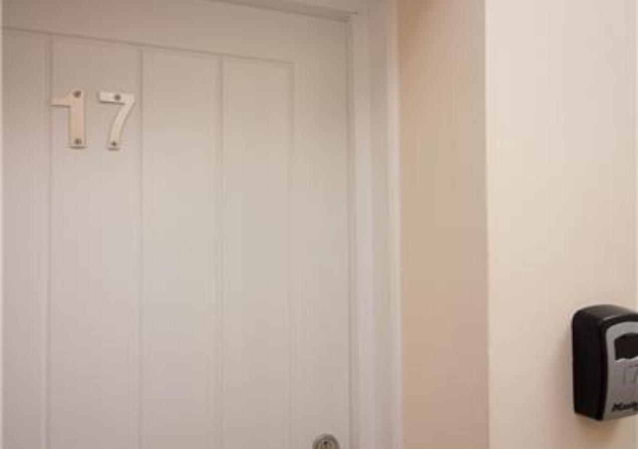 Apartment Stayzo Premiere Serviced Accommodation-17