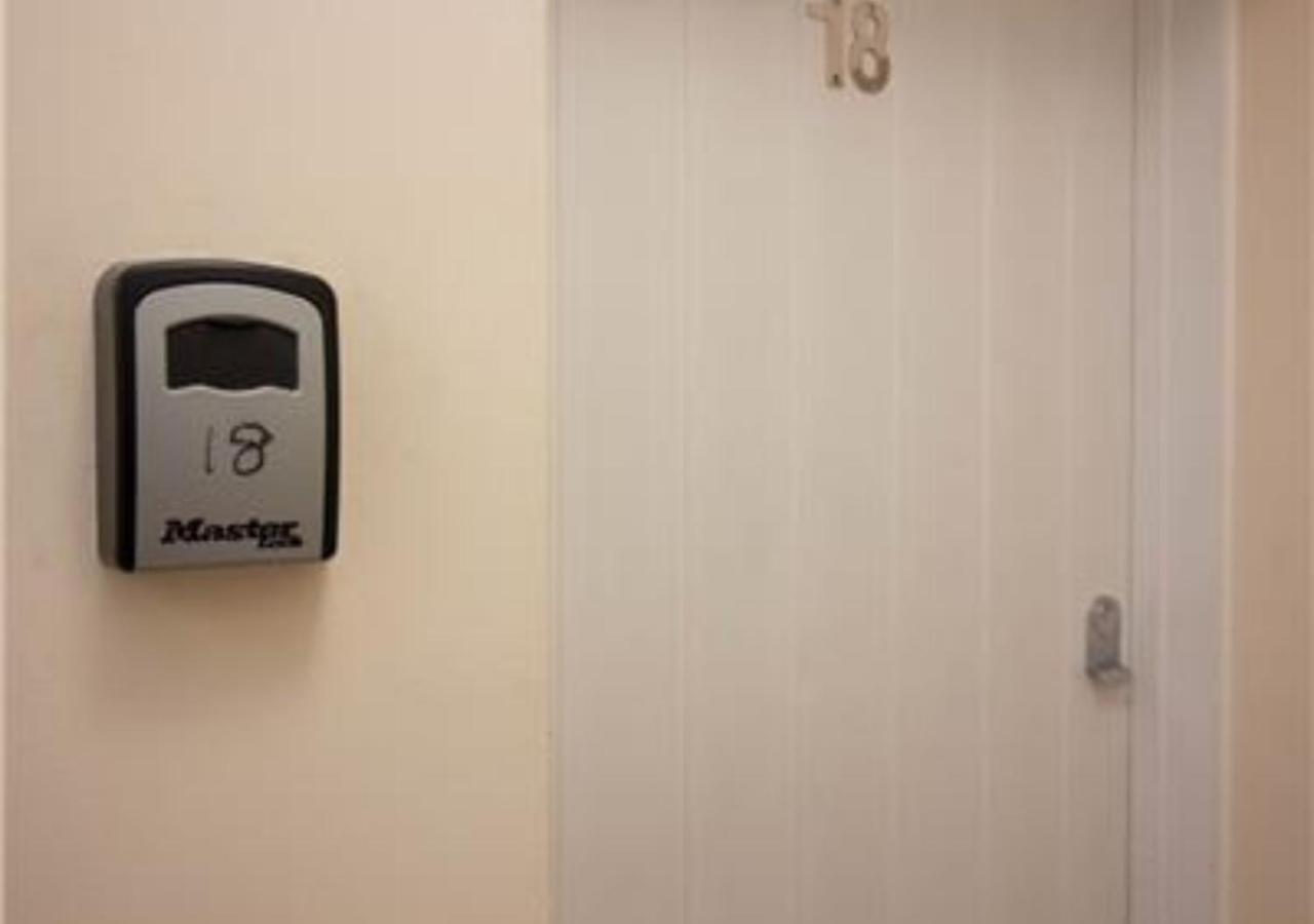 Stayzo Castle Point 18 - Premier Apartment Southampton