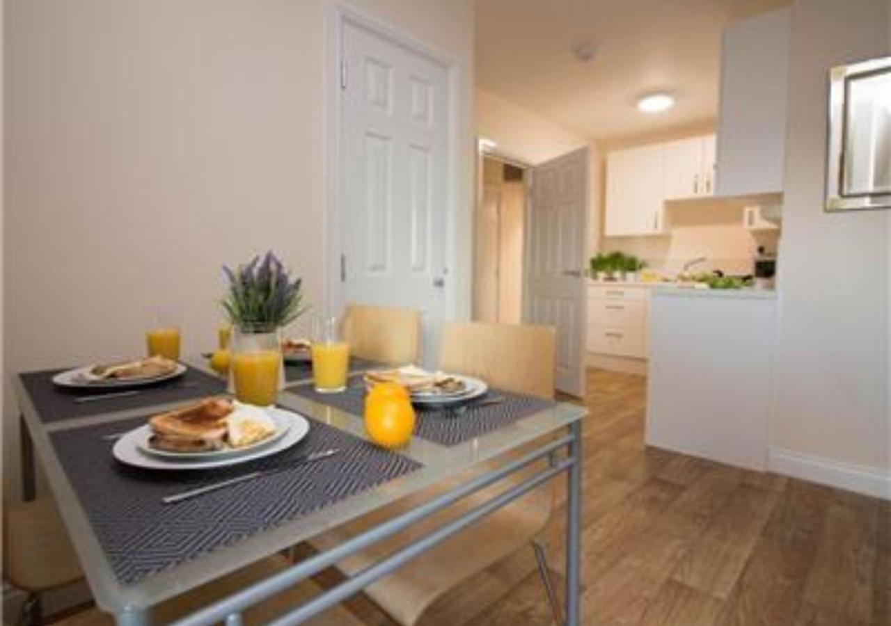 Stayzo Castle Point 18 - Premier *