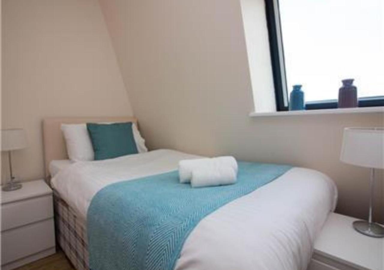 Stayzo Castle Point 18 - Premier