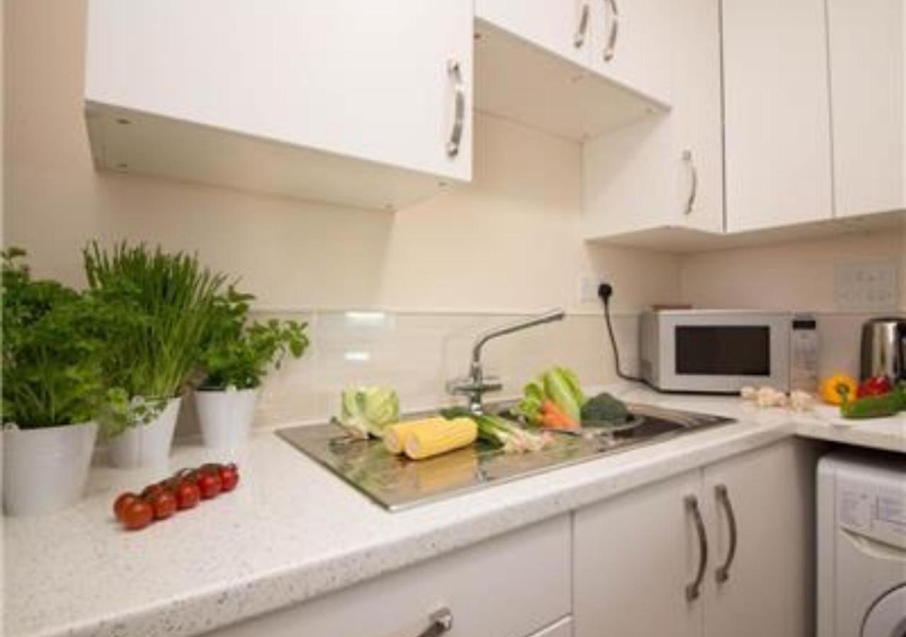 Stayzo Castle Point 18 - Premier Southampton