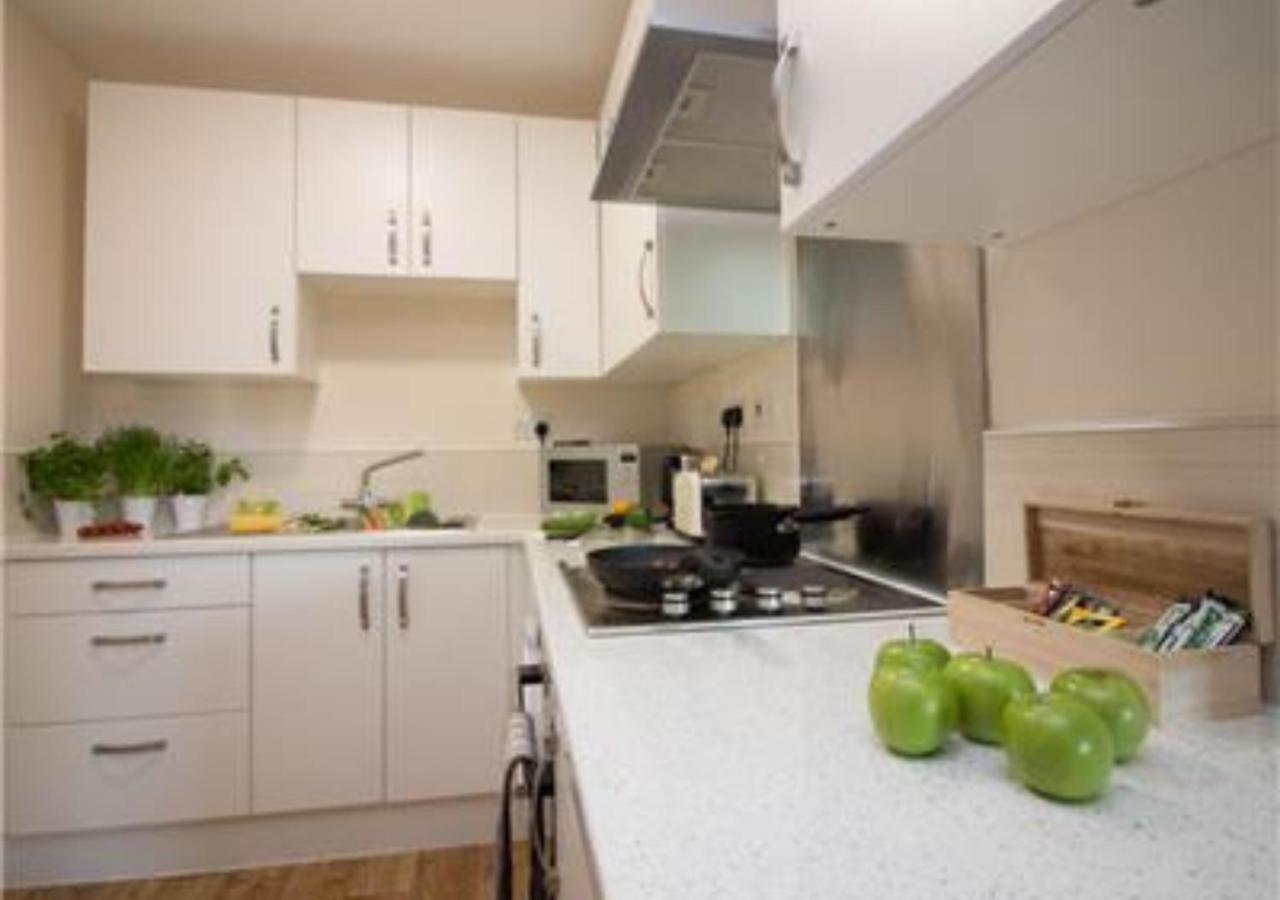 Stayzo Castle Point 18 - Premier * Southampton