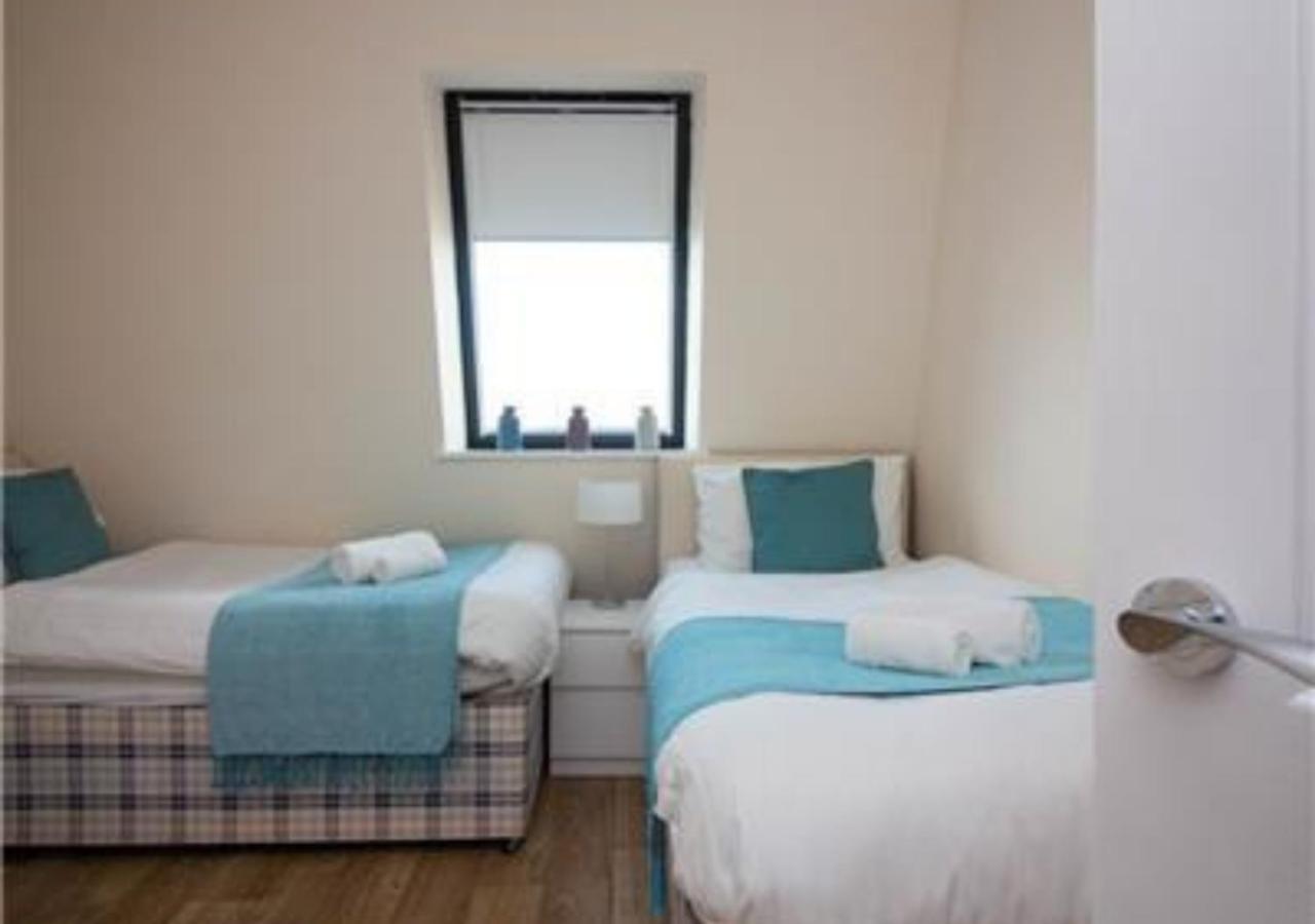 Stayzo Castle Point 18 - Premier Apartment