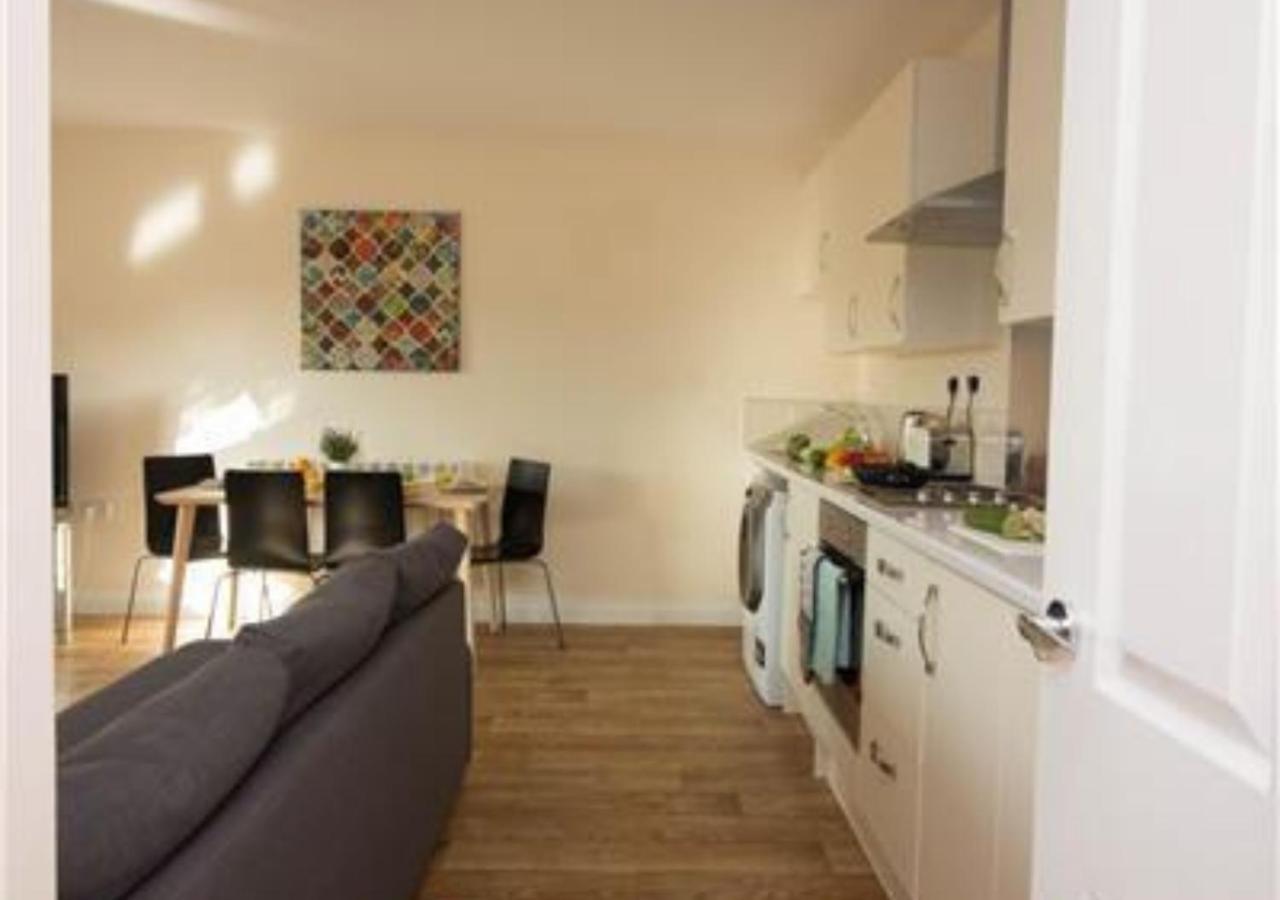Stayzo Premiere Serviced Accommodation-17 Apartment