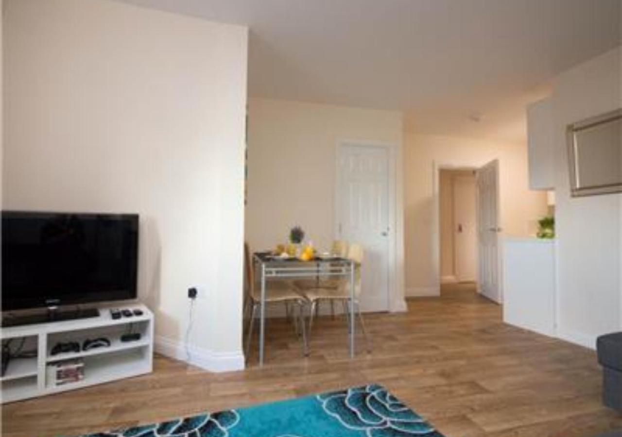 Stayzo Castle Point 18 - Premier Southampton