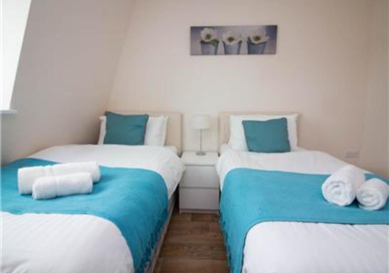 Stayzo Castle Point 18 - Premier *
