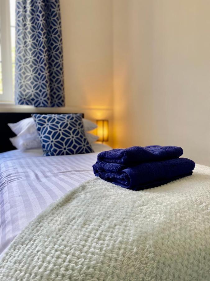 4 Single Beds Or 2 Doubles - Free Parking Spaces - Smart Tv's - Centre Spacious Flat Apartment Southampton