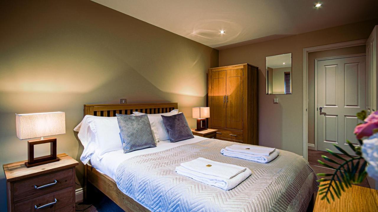 Superb Center 1 Or 2 Bedroom Apts King Bed Southampton