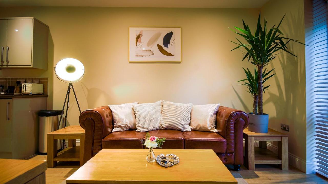 Superb Center 1 Or 2 Bedroom Apts King Bed Apartment *