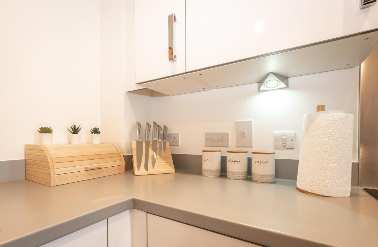 Price - Contact Us -cityscape Beautiful In The Heart Of The Action Apartment Southampton