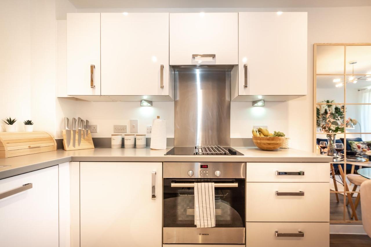 Price - Contact Us -cityscape Beautiful In The Heart Of The Action Southampton