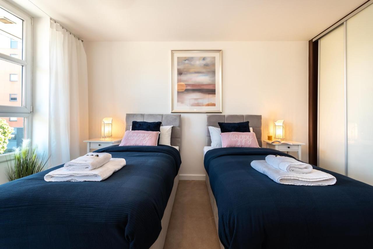 Apartment Price - Contact Us -cityscape Beautiful In The Heart Of The Action Southampton