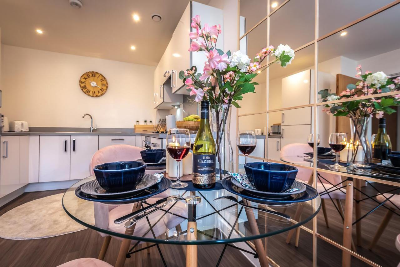 Price - Contact Us -cityscape Beautiful In The Heart Of The Action *