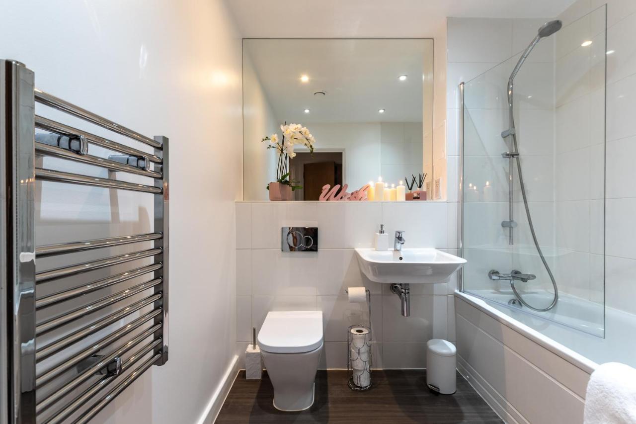 Price - Contact Us -cityscape Beautiful In The Heart Of The Action Southampton