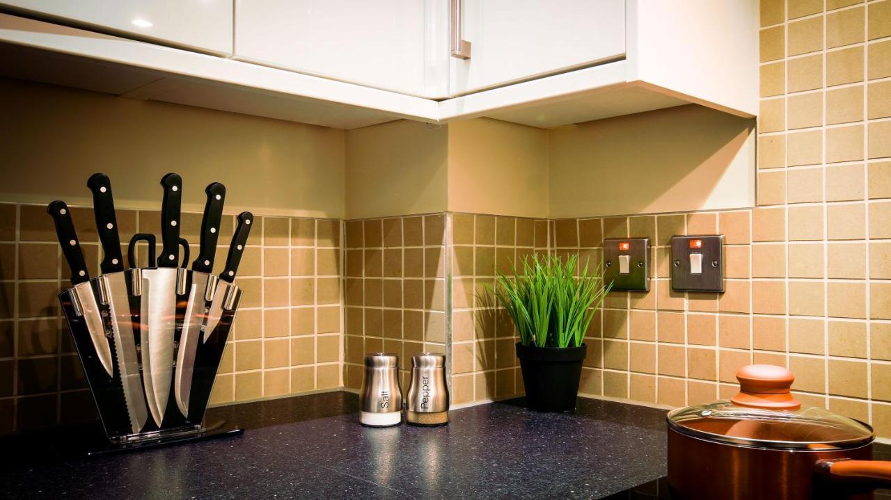 Superb Center 1 Or 2 Bedroom Apts King Bed Apartment *