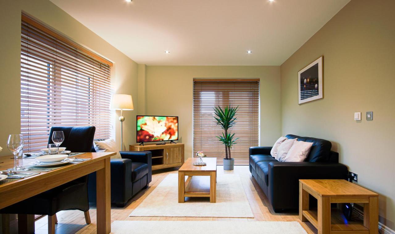Superb Center 1 Or 2 Bedroom Apts King Bed Apartment *