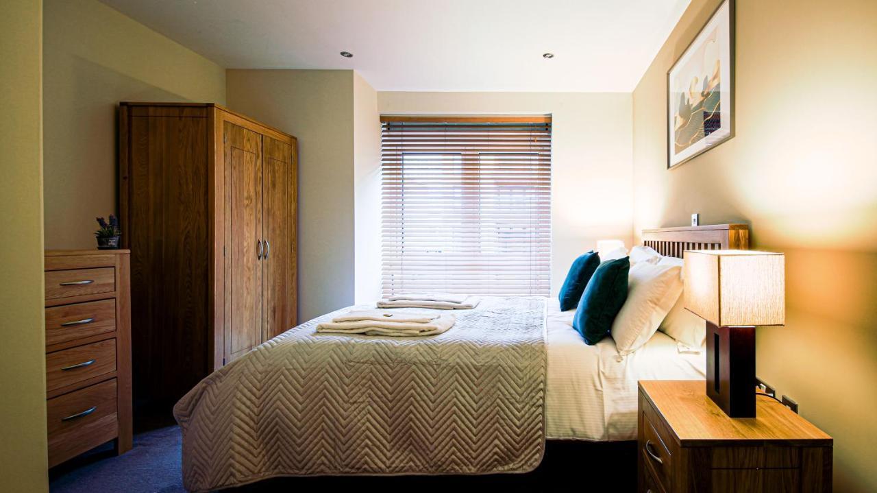 Superb Center 1 Or 2 Bedroom Apts King Bed Apartment Southampton