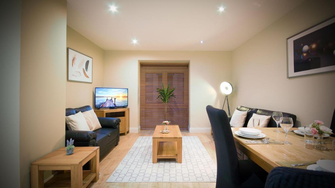 Superb Center 1 Or 2 Bedroom Apts King Bed