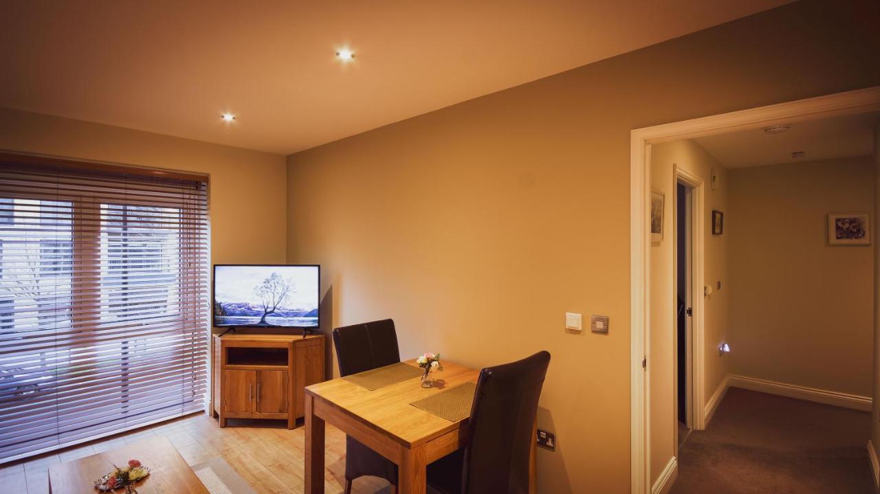 Superb Center 1 Or 2 Bedroom Apts King Bed Apartment *