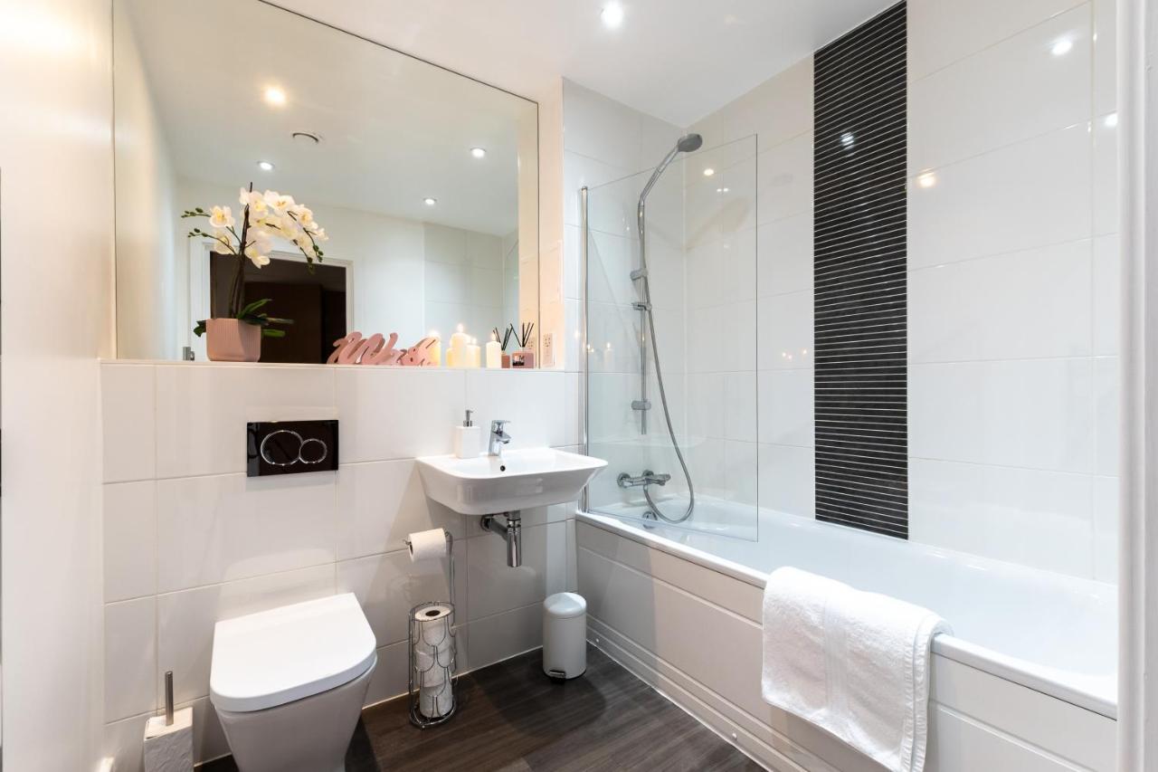 Price - Contact Us -cityscape Beautiful In The Heart Of The Action *