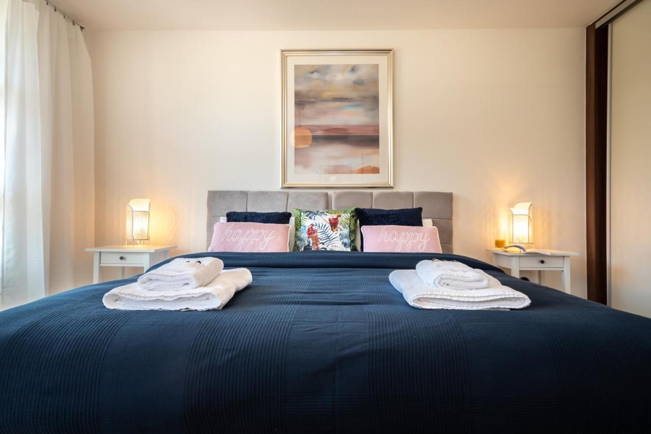 Price - Contact Us -cityscape Beautiful In The Heart Of The Action Apartment Southampton