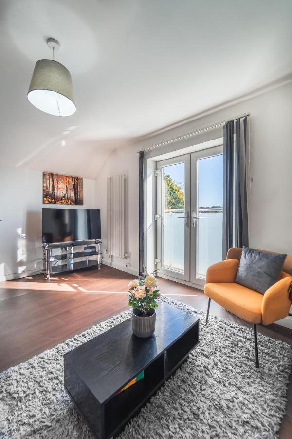 Apartment Perfect For Business And Leisure- Free Parking *