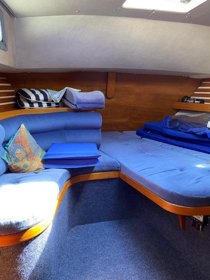 Botel Comfortable Yacht *