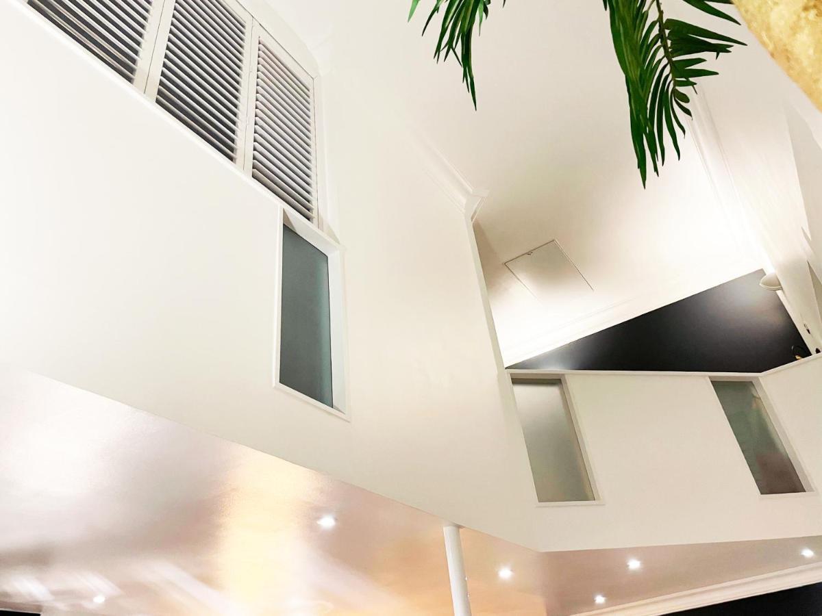 Stunning In The Heart Of Apartment *