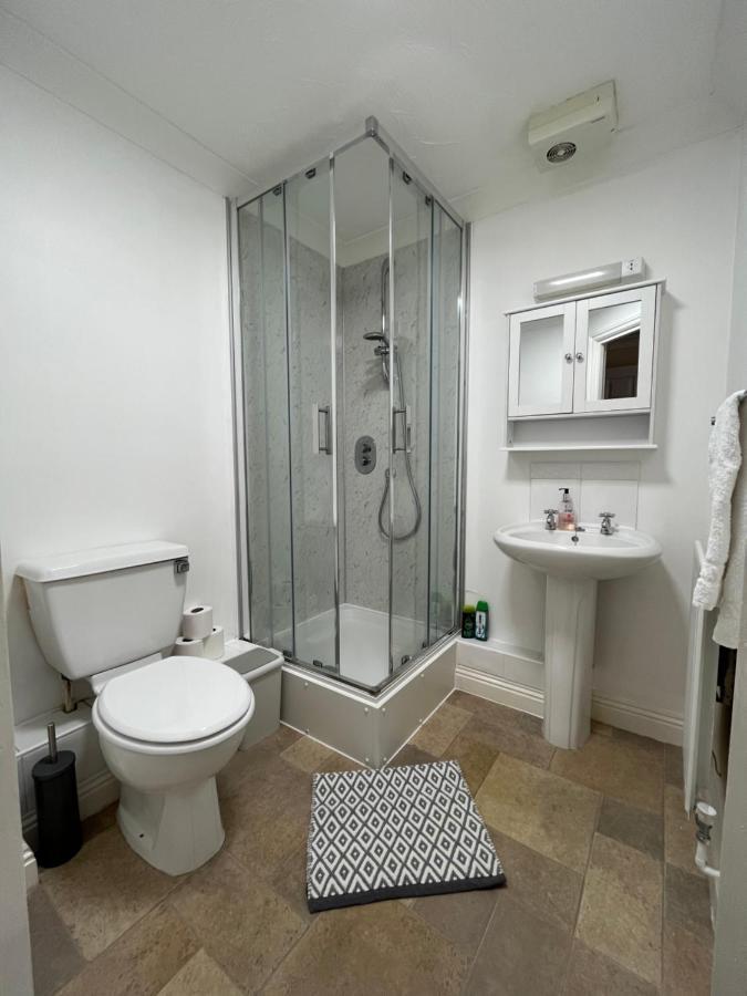 Archers 2 Bedrooms, Balcony, 2 Bathrooms, Free Parking, Wifi *
