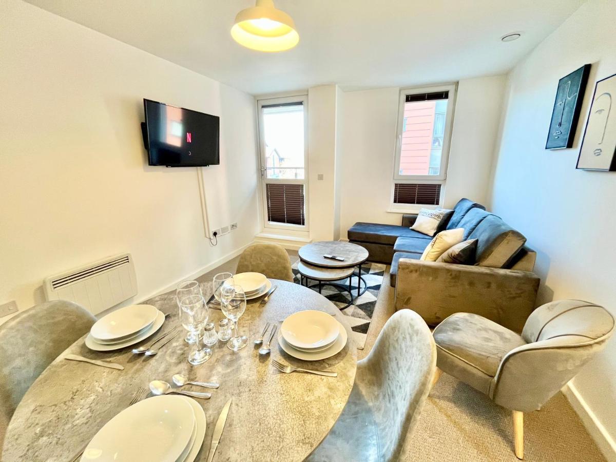 2 Bedroom, 2 Bathroom Modern Close To Ocean Village, Free Parking, Single Or Double Beds * Southampton