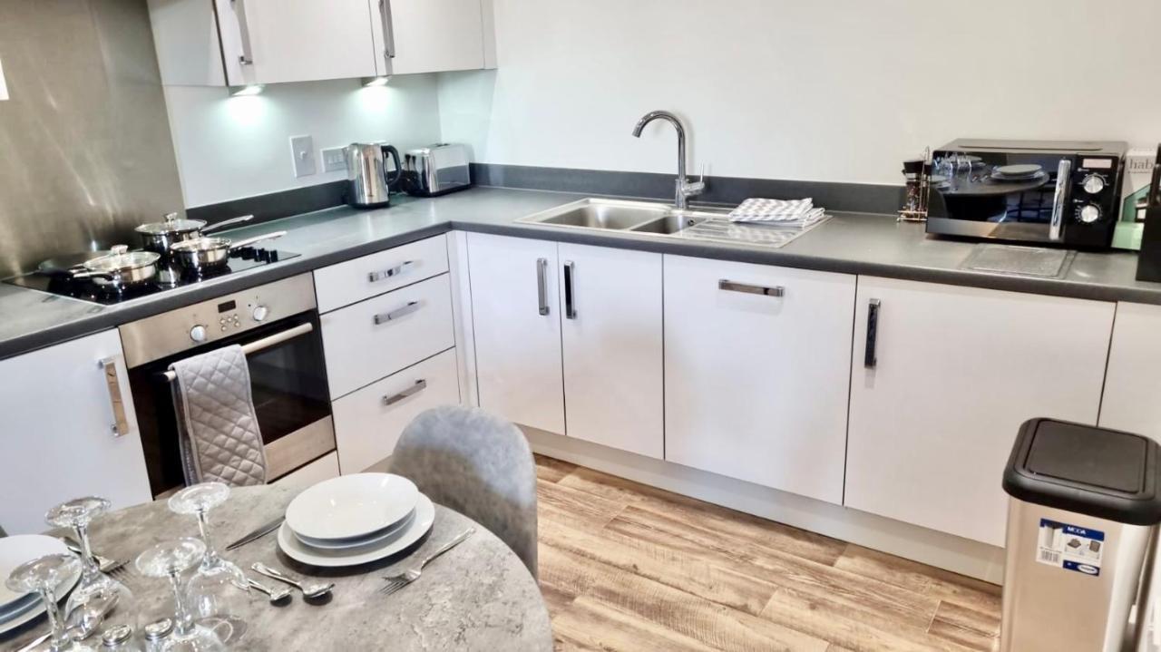 2 Bedroom, 2 Bathroom Modern Close To Ocean Village, Free Parking, Single Or Double Beds * Southampton