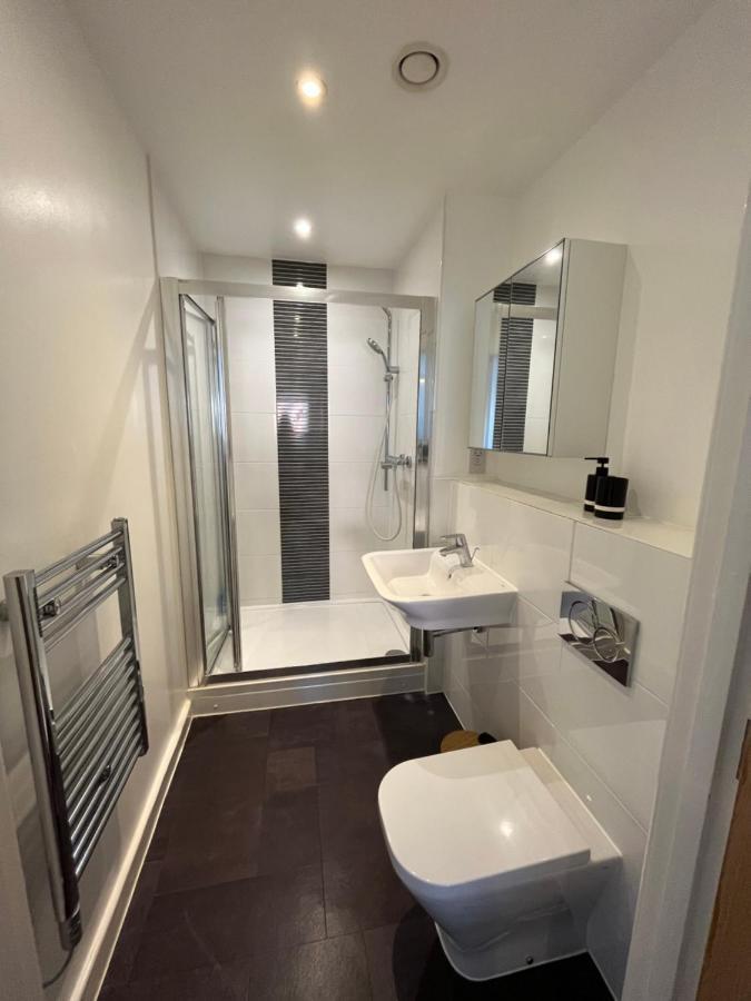 2 Bedroom, 2 Bathroom Modern Close To Ocean Village, Free Parking, Single Or Double Beds * Southampton