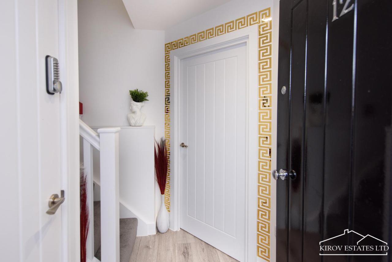 δ Ares δ The Flame Of Town Apartment Southampton