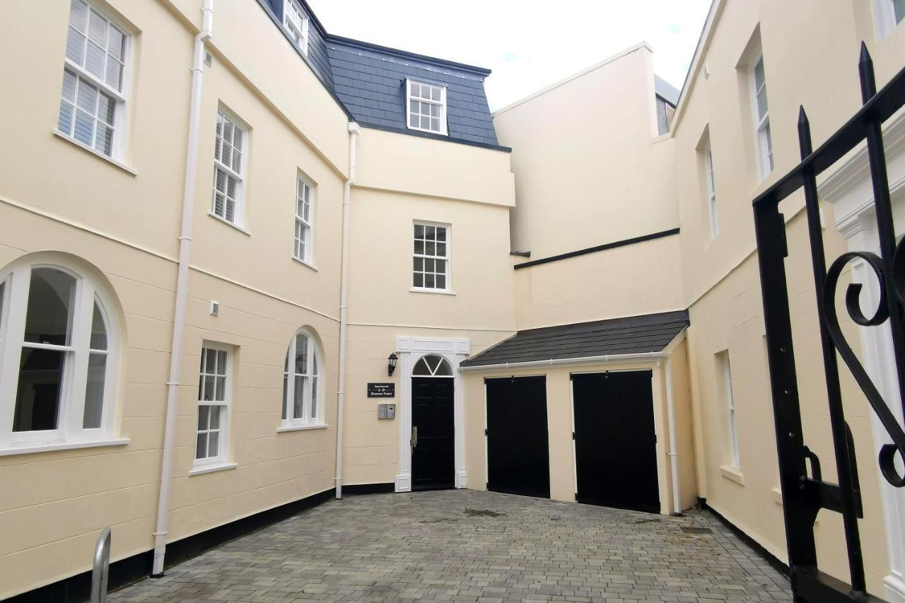 Courtyard Retreat- Free Evening Parking