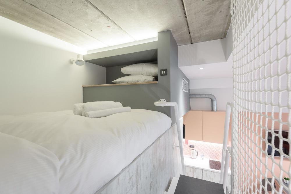 Room2 Hometel 4*