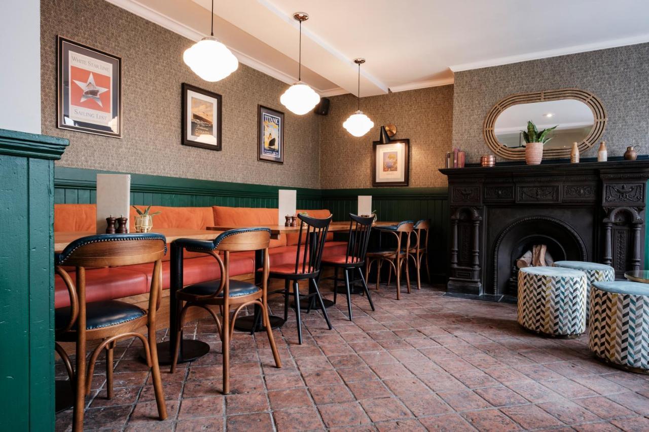 The White Star Tavern