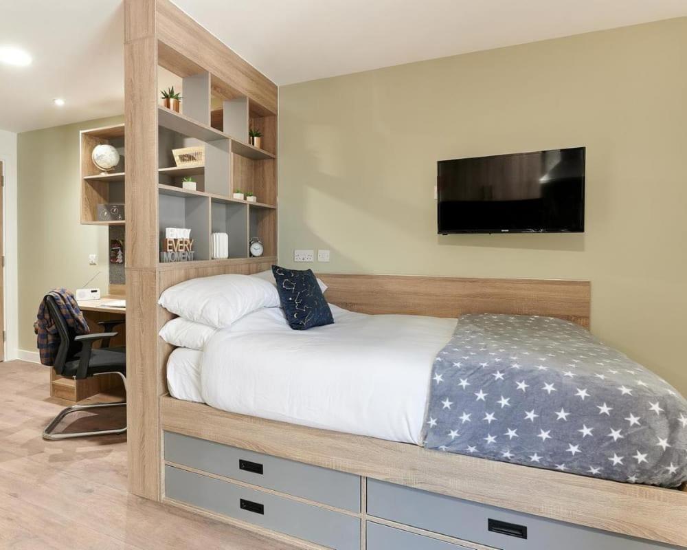 Central Southampton, Zeni Studio * Southampton