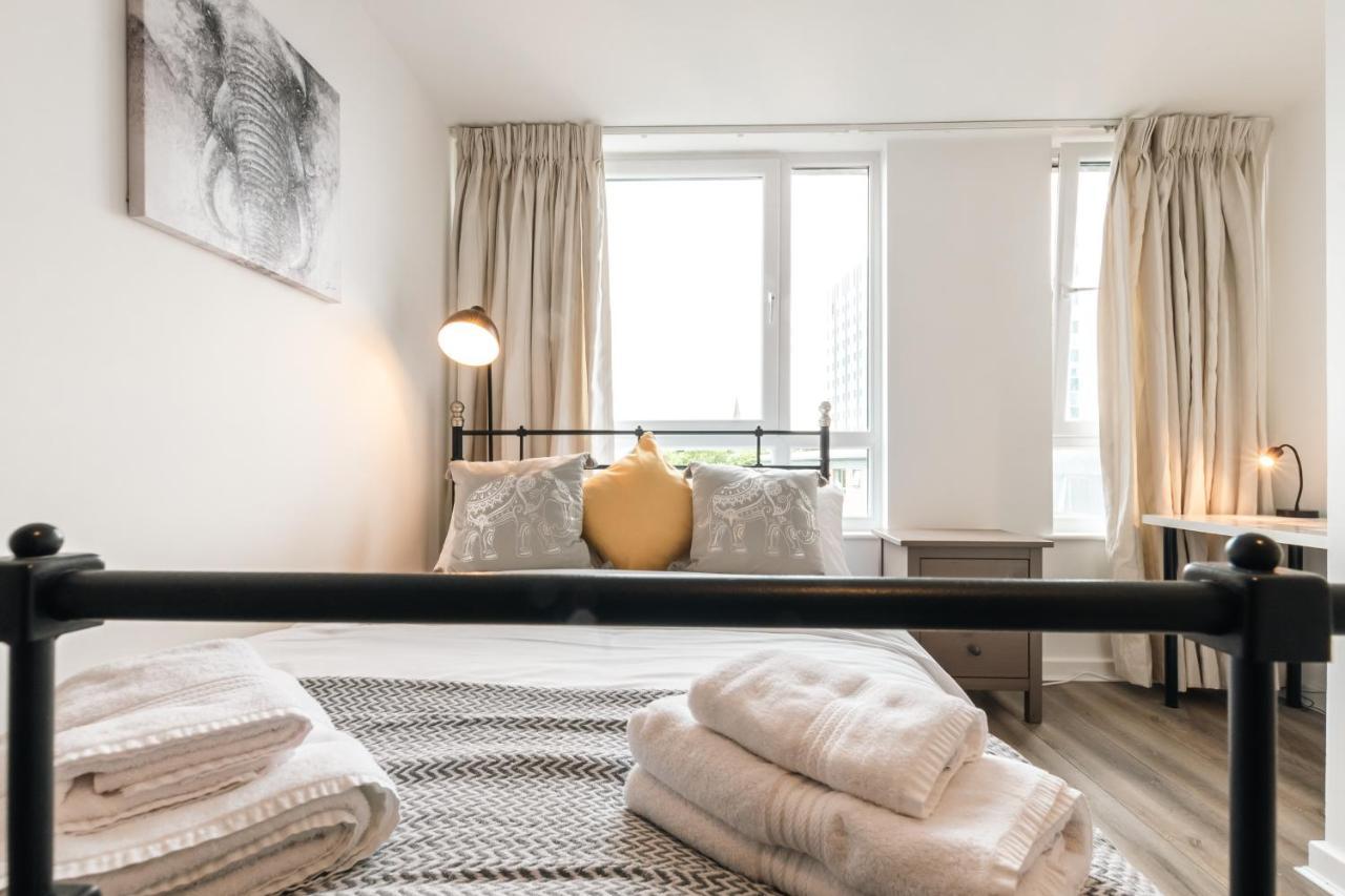 Apartment View Apart Of 2-beds & 2-bath - Free Private Parking Space