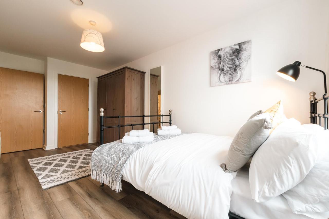 Apartment View Apart Of 2-beds & 2-bath - Free Private Parking Space