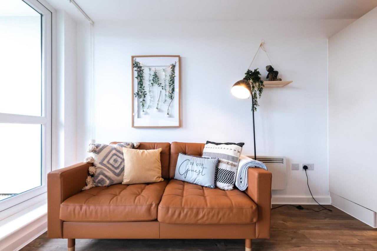 Apartment View Apart Of 2-beds & 2-bath - Free Private Parking Space