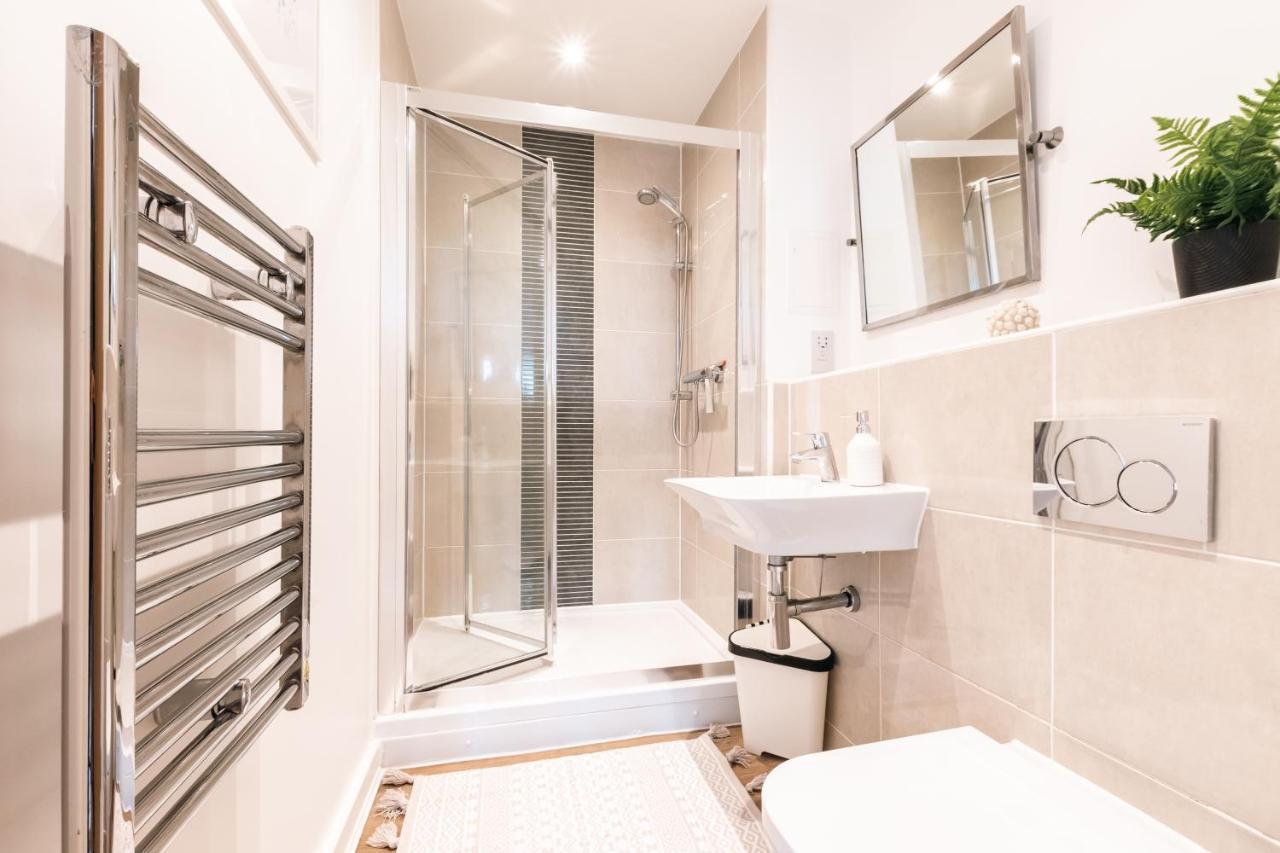 View Apart Of 2-beds & 2-bath - Free Private Parking Space Apartment *