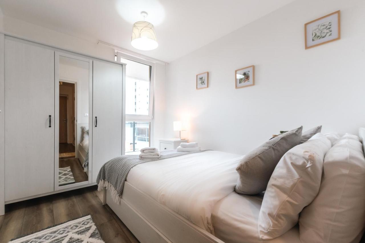 Apartment View Apart Of 2-beds & 2-bath - Free Private Parking Space *