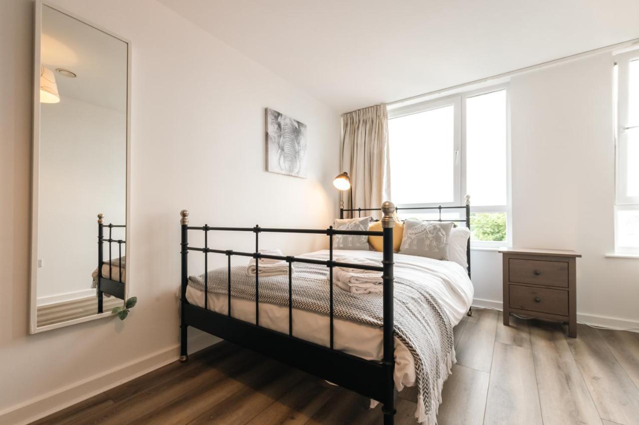 View Apart Of 2-beds & 2-bath - Free Private Parking Space