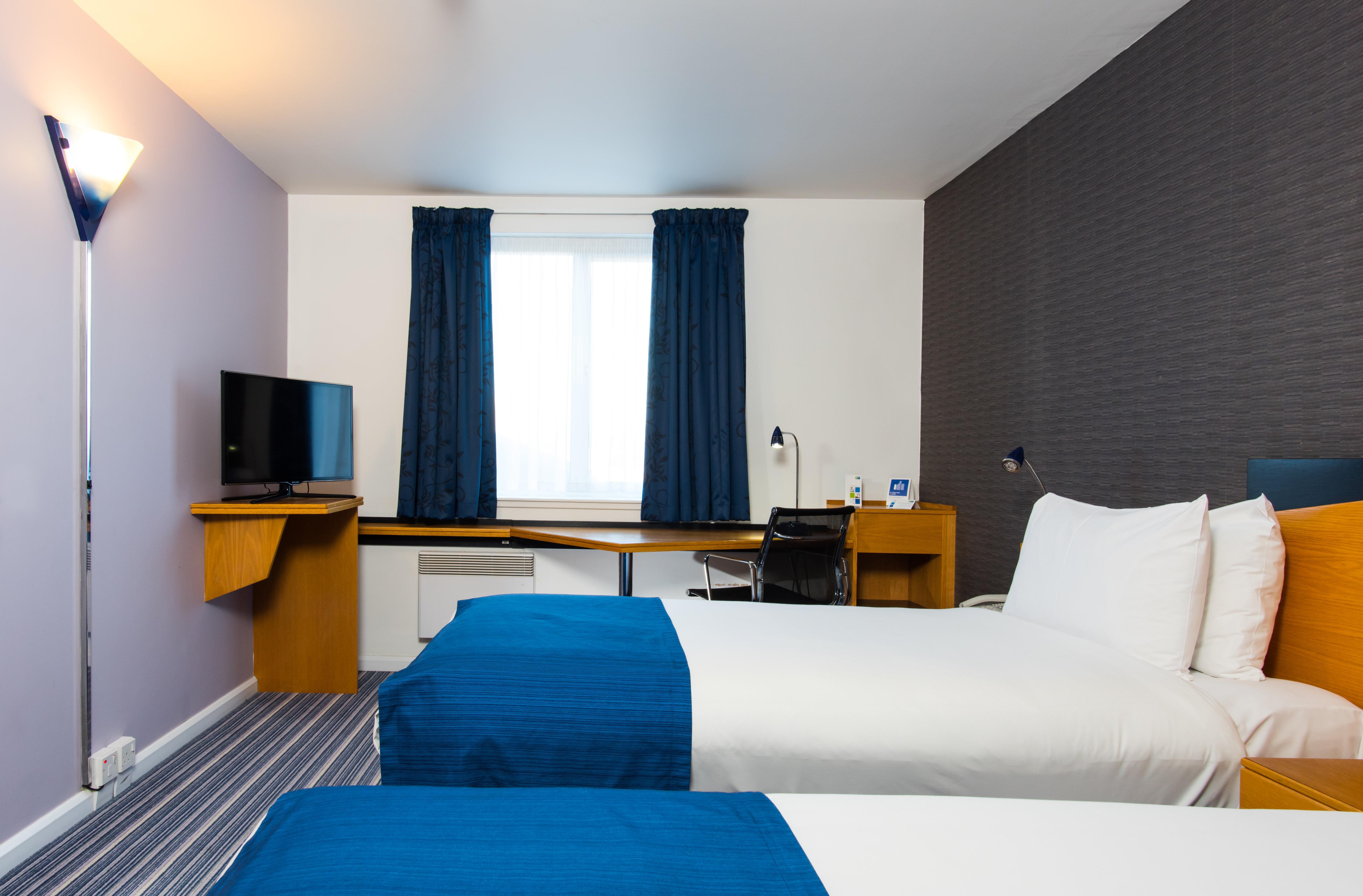 Express West By Ihg Hotel 3*