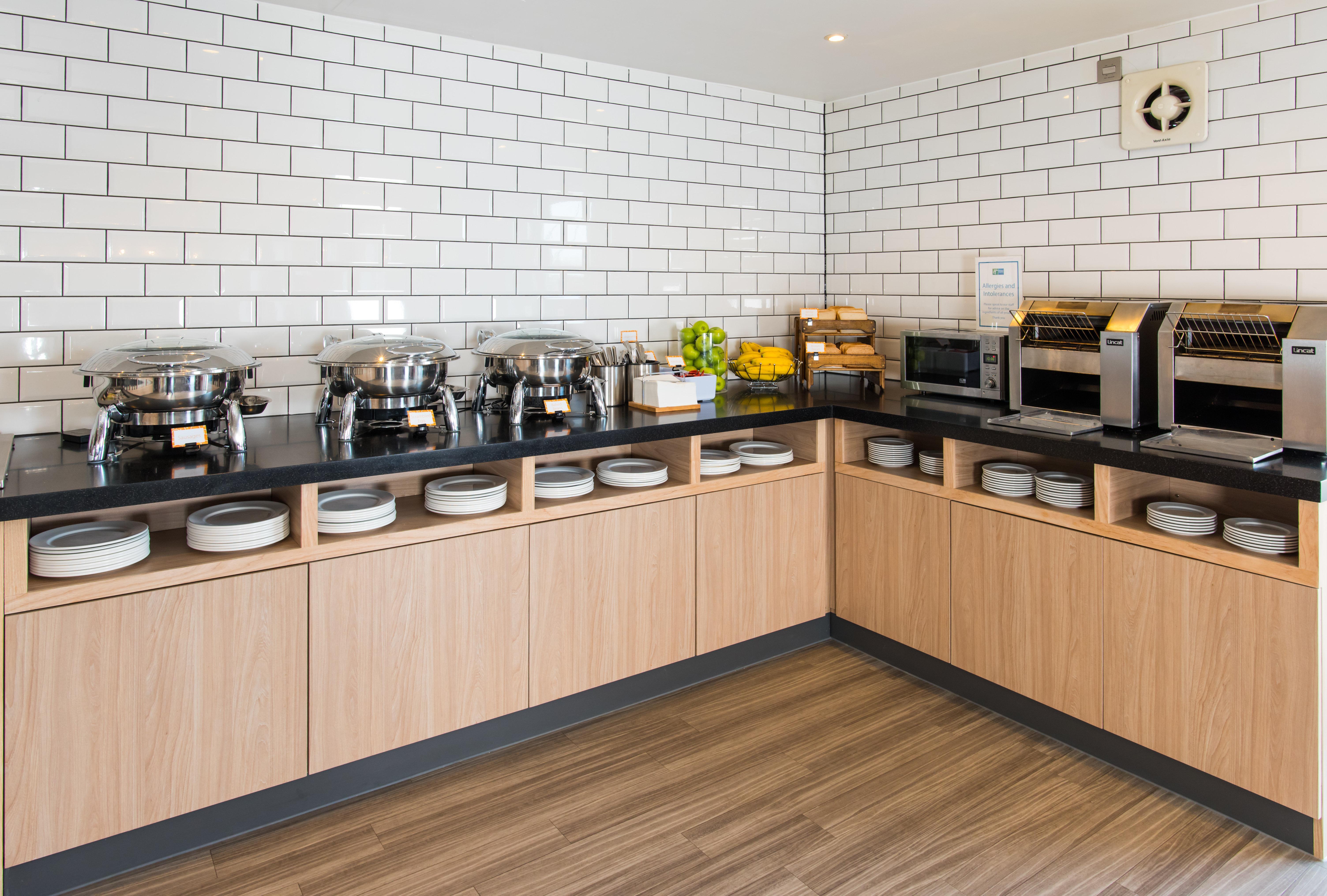 Express West By Ihg Hotel 3*