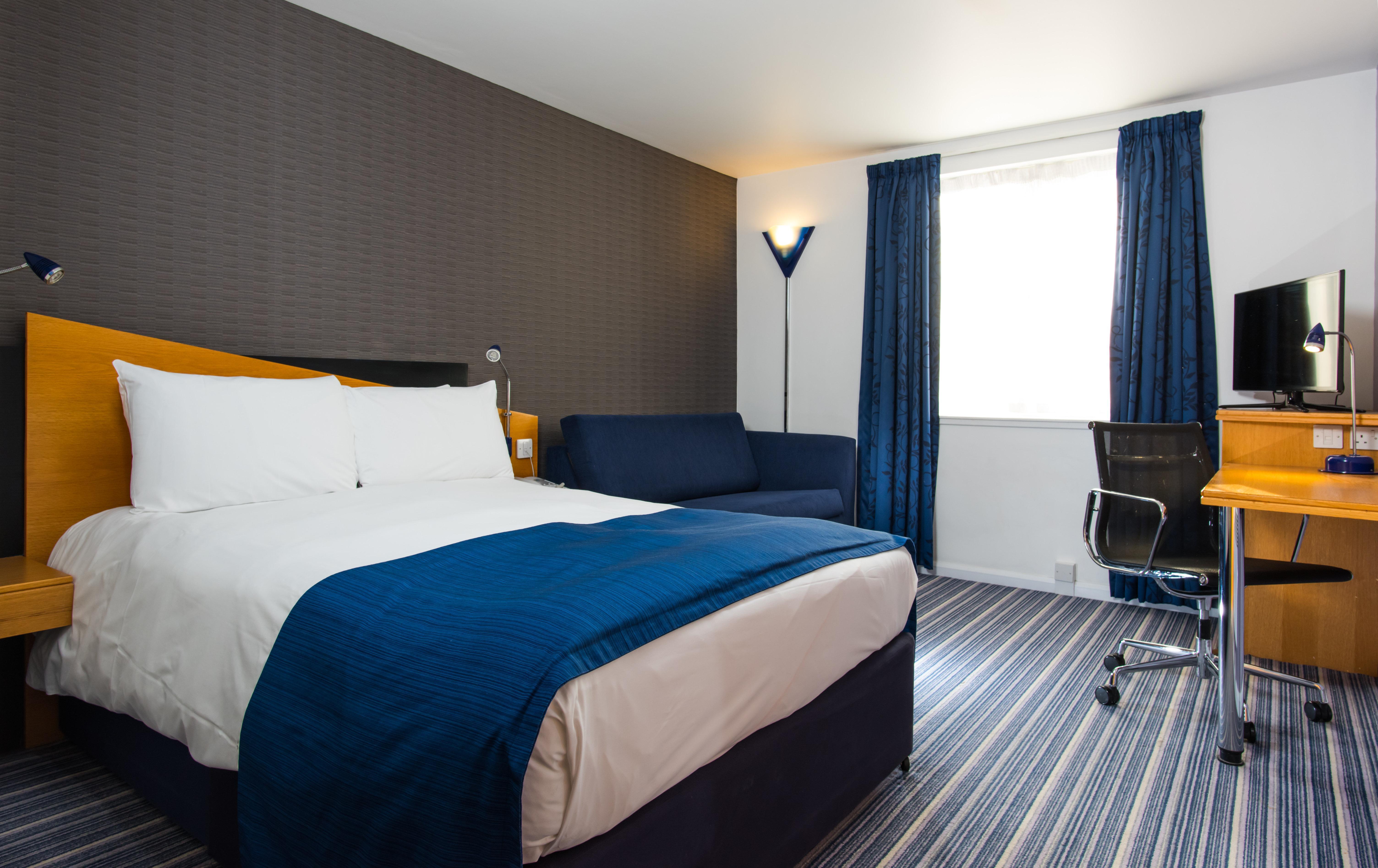 Express West By Ihg Hotel 3*