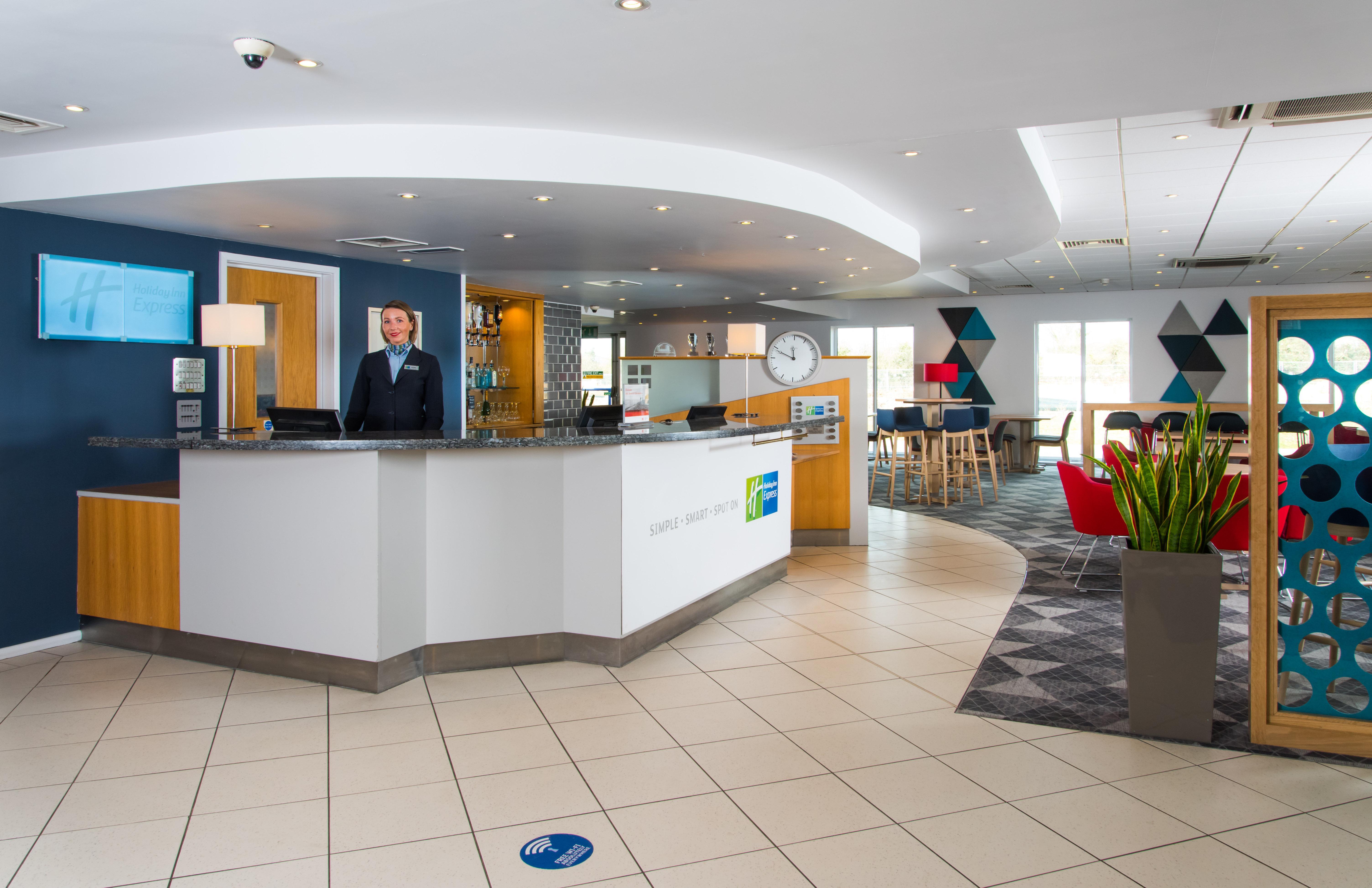 Express West By Ihg Hotel 3*