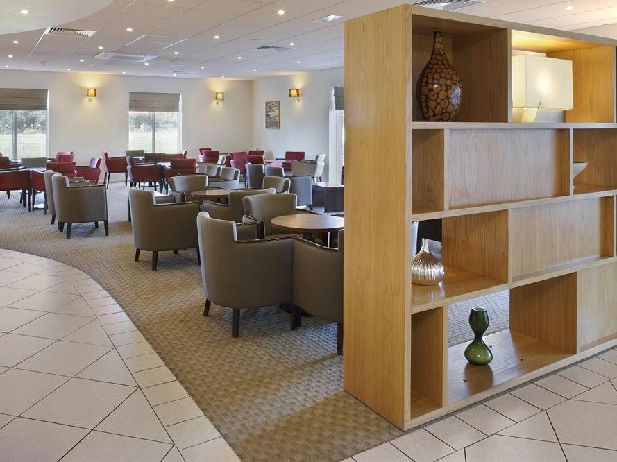 Express West By Ihg Hotel