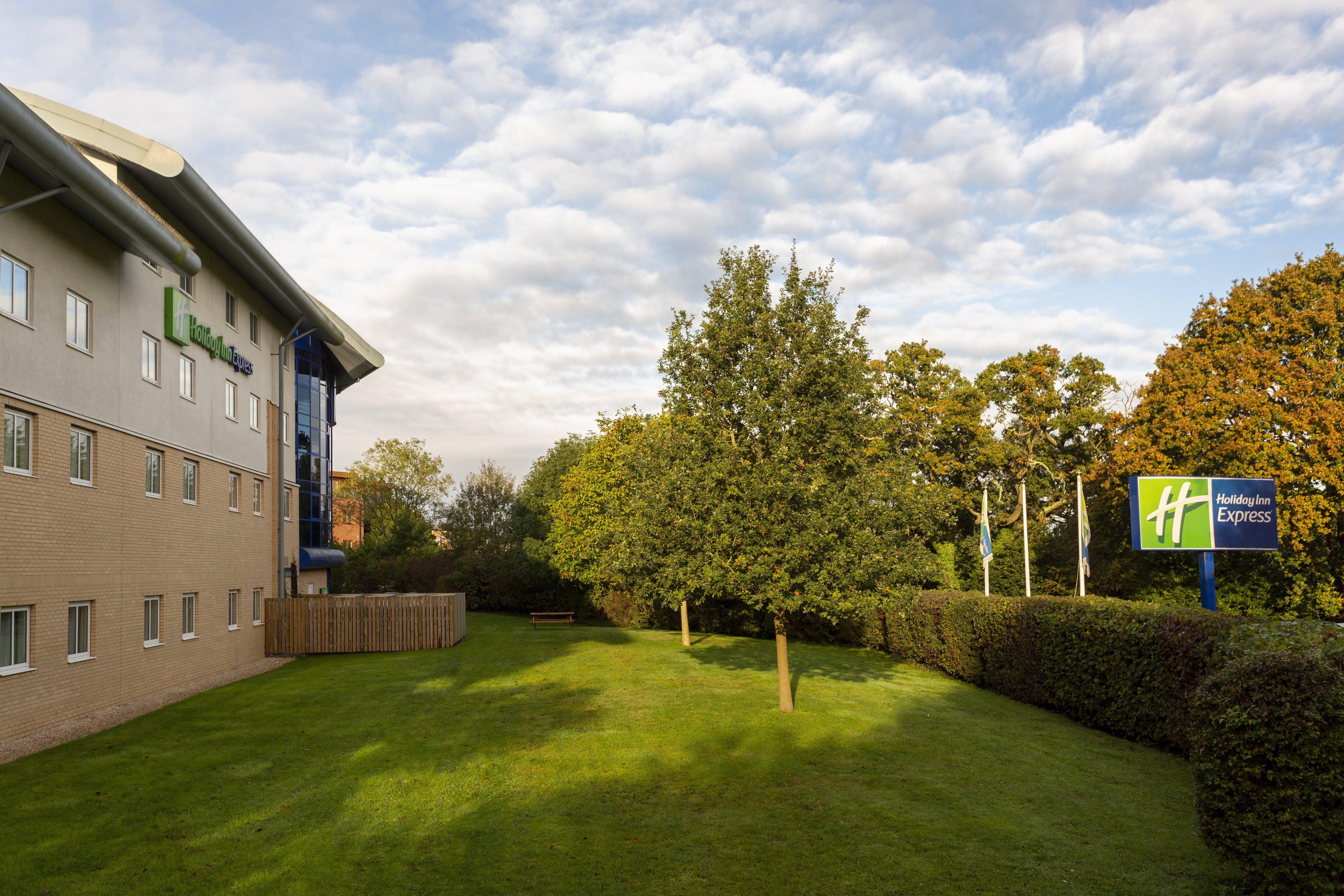 Express Southampton - M27, J7 By Ihg 3*
