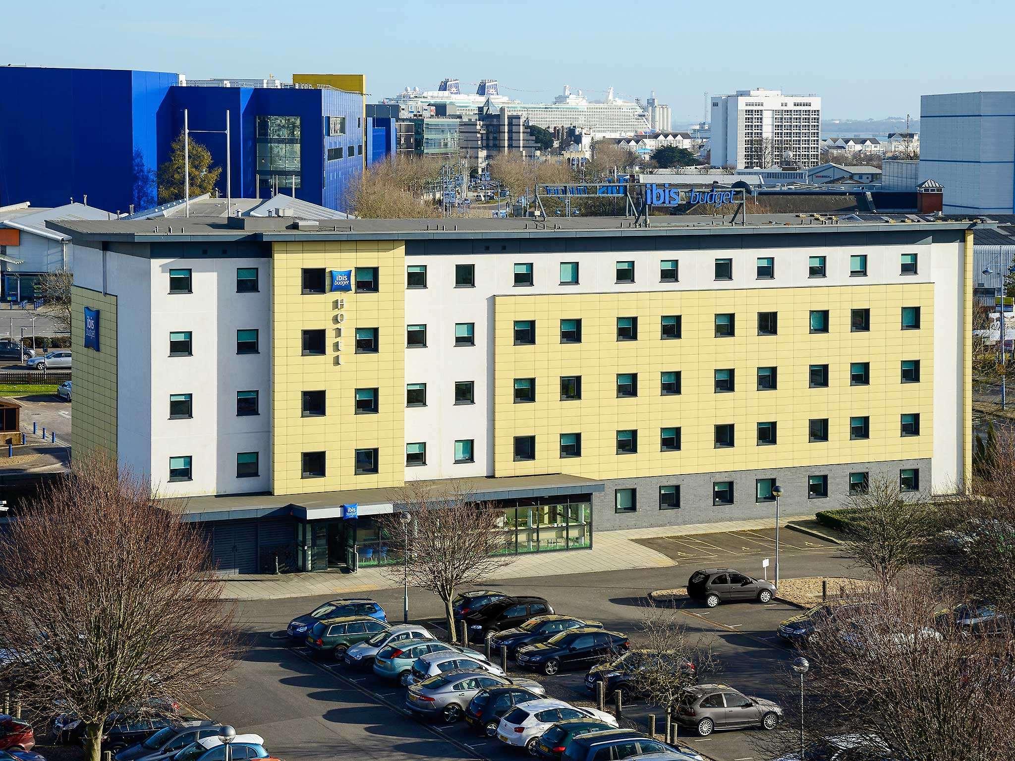 Ibis Budget Centre 2*